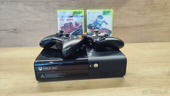 Xbox 360 + 2 wireless ovládače + 2 hry - 4