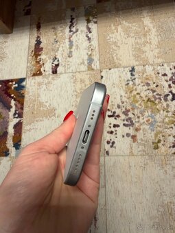 iPhone 15 modrý 128 GB - 4