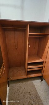 Stará šatníková skriňa - 4