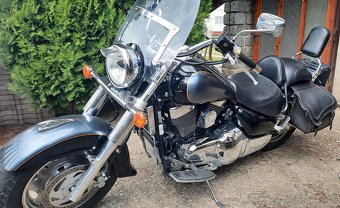 Suzuki Intruder 1500 - 4