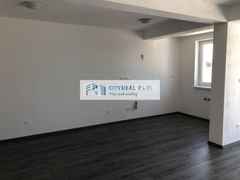 NA PREDAJ 4- IZBOVÁ NOVOSTAVBA S GARÁŽOU V MESTE NOVÉ ZÁMK - 4