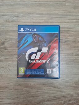 predám gran turismo 7 - 4