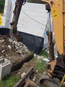 Ponúkam výkopové a zemne práce s minibagrom - 4