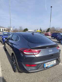 Hyundai i30 Fastback 1.5 MHEV benzín - 4