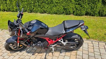 Honda CB750 Hornet - 4
