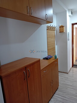 Zariadený 2 izbový byt s balkónom - 4