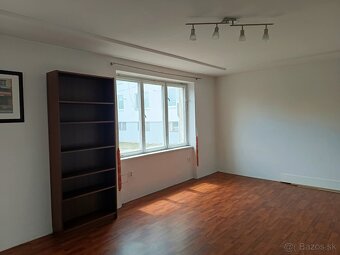 Administratívna budova na predaj - 4