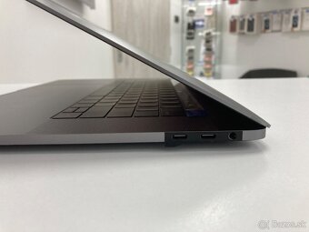 Apple MacBook Pro 15" 2018 Space Gray Wi-Fi  - 1 Cyklus - 4