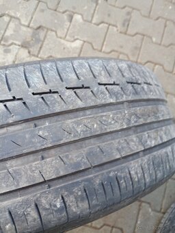 235/50R19 - 4