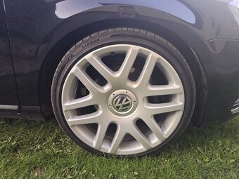 Volkswagen Passat - 4