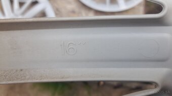 Puklice Peugeot 16"-4kusy za 60eur - 4