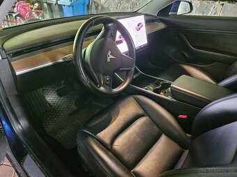 Tesla model 3 - 4