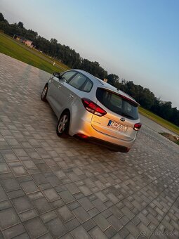 KIA Carens - 4