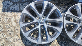 5x114,3 R17 --- RENAULT MEGANE - 4