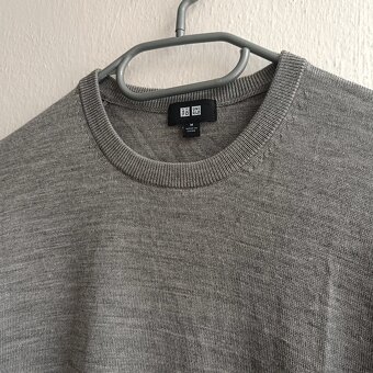 Uniqlo 100% vlnený sveter s okrúhlym výstrihom tenký svetrík - 4