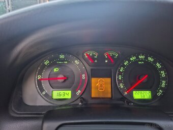 Predám Škodu Superb1 1.9tdi 96kw 2005 - 4