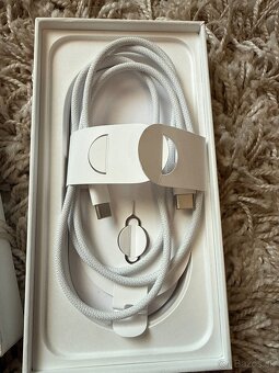 I phone 16e 128GB - 4