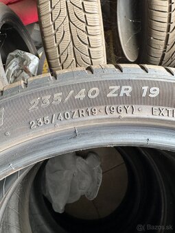 235/40 ZR19 MICHELIN - 4