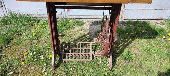 Retro šijací stroj Minerva - 4