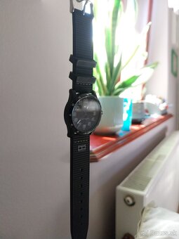 Predám detské hodinky Tommy Hilfiger – 35 € - 4