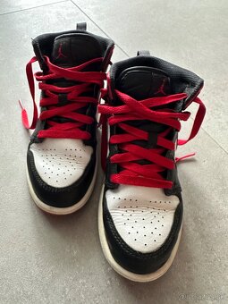 Detské tenisky Nike Air Jordan 1 Mid 32 - 4