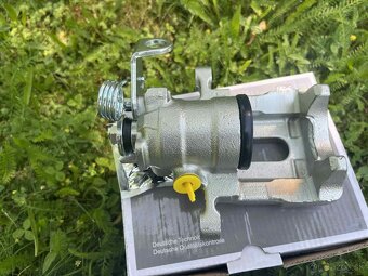 Brzdový strmeň na VW Passat Variant B4 - 4