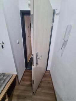 Uhlisko Družstevná ul. 15, 2iz. lodžia, velmi pekný - 4