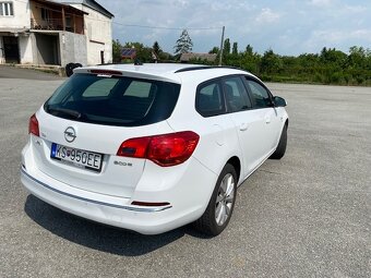 Opel Astra Sports Tourer - 4