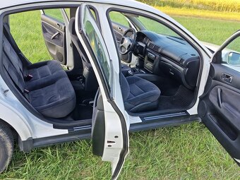 Volkswagen Passat sedan 1.9 TDI Comfortline 96kw r.v.2003/04 - 4