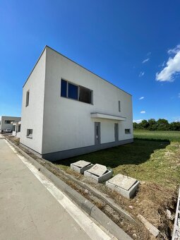 Na predaj novostavba RD s dvomi 3i-bytmi v obci Sokolovce - 4