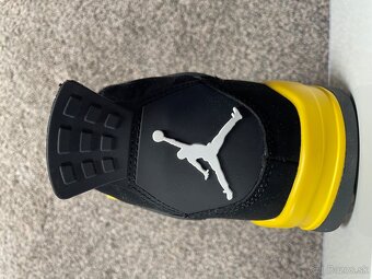 Air Jordan 4 Retro (Thunder) - 4