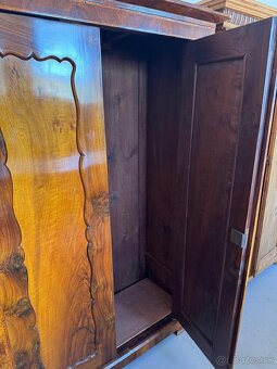Predám starožitné skrine neskorý Biedermeier 200€ kus - 4