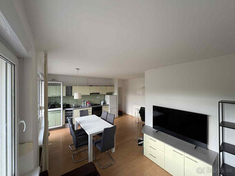 Kalvária - slnečný priestranný byt s loggiou, voľný ihneď - 4