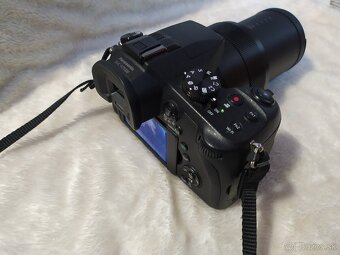 Panasonic Lumix DMC FZ1000 - 4