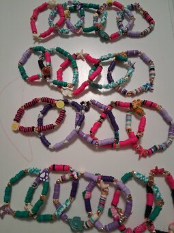 Kľúčenky a naramky. - 4