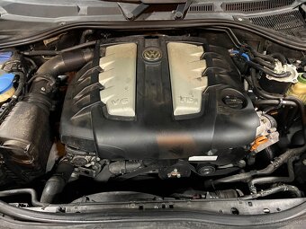 Predám náhradné diely na Volkswagen touareg 3.0tdi - 4
