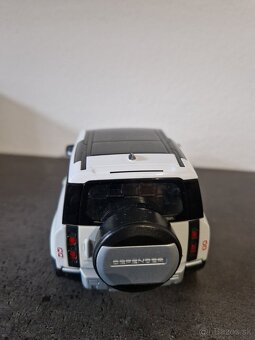 Land Rover Defender, kovový model 1:24 - 4