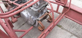 Predám rám z Velorexu, motor Yamaha XS 400 - 4