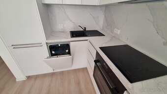 Luxusný 2 izb. byt v centre mesta s parkovacím miestom - 4