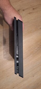 PS4 500GB SLIM + 2x dual shock 4 - 4
