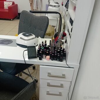 Stol na manikúru - 4