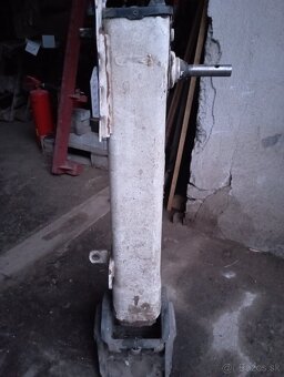 Oporná noha z návesu Krone - 4