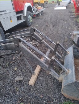 Nakladač České výroby na malotraktor - 4