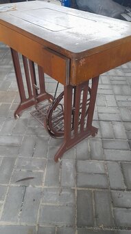 Starý šijaci stroj - 4