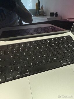 MacBook Pro 14" M2 PRO SK 2023 Strieborný - 4