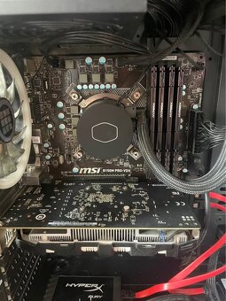 Herný PC + Monitory, mikrofón, zvukovka, stolík, stolička - 4