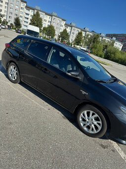 Toyota Auris 1.8 Hybrid – úsporný automat s výbornou výbavou - 4