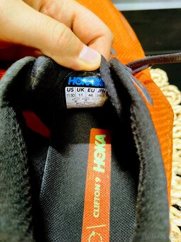 ZNÍŽENÁ CENA Predám bežecké tenisky HOKA - 4