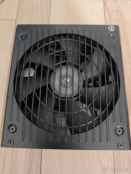 Corsair RM750 - 4