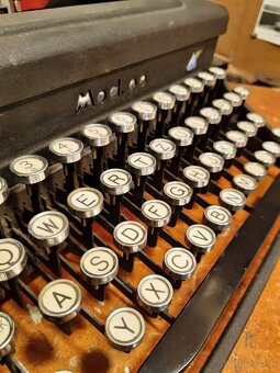 Funkční psací stroj GRANTA Model 90 z roku 1943 - 4